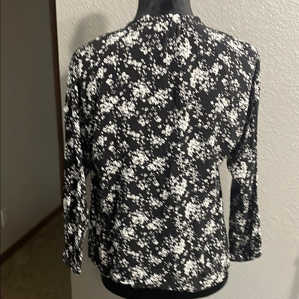 UNIGLO  Floral Black and White Women's Top